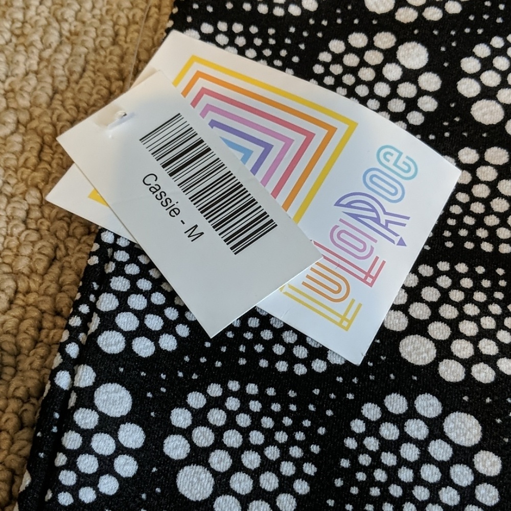 LuLaRoe Cassie - Picture 2 of 3